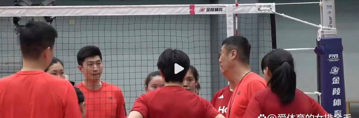李盈莹王媛媛刁琳宇强势回归，女排集训直播看点密集，新秀表现亮眼抢眼
