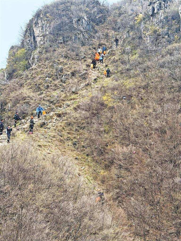 别让徒步野线变垃圾生产线