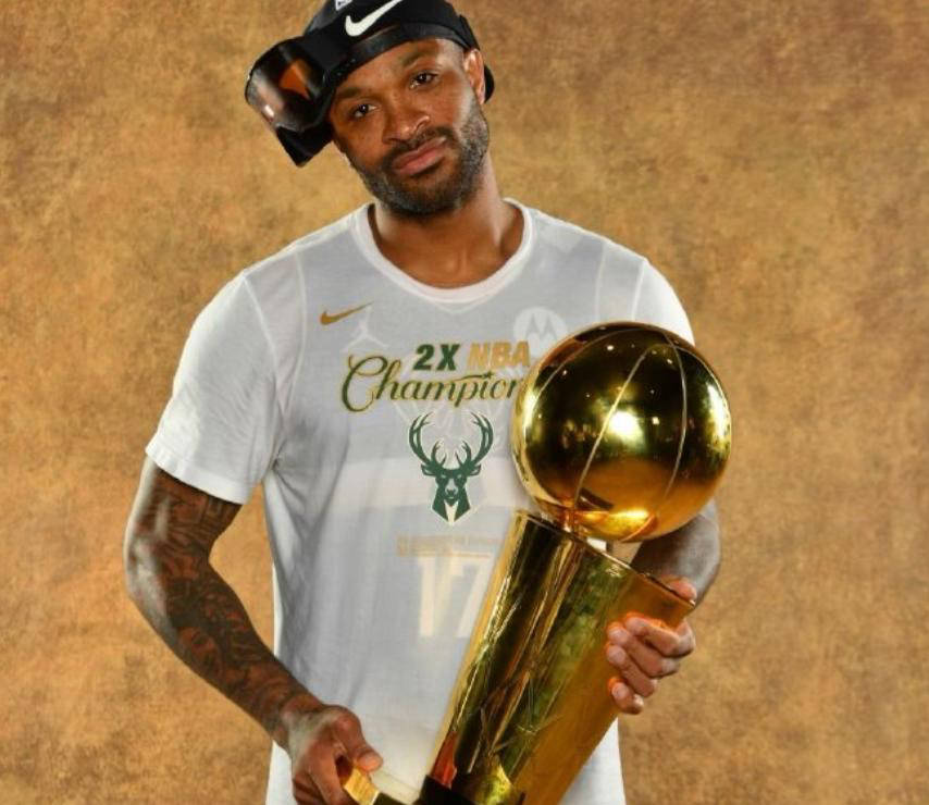 41岁正式退役！底角三分的传奇与NBA鞋王！